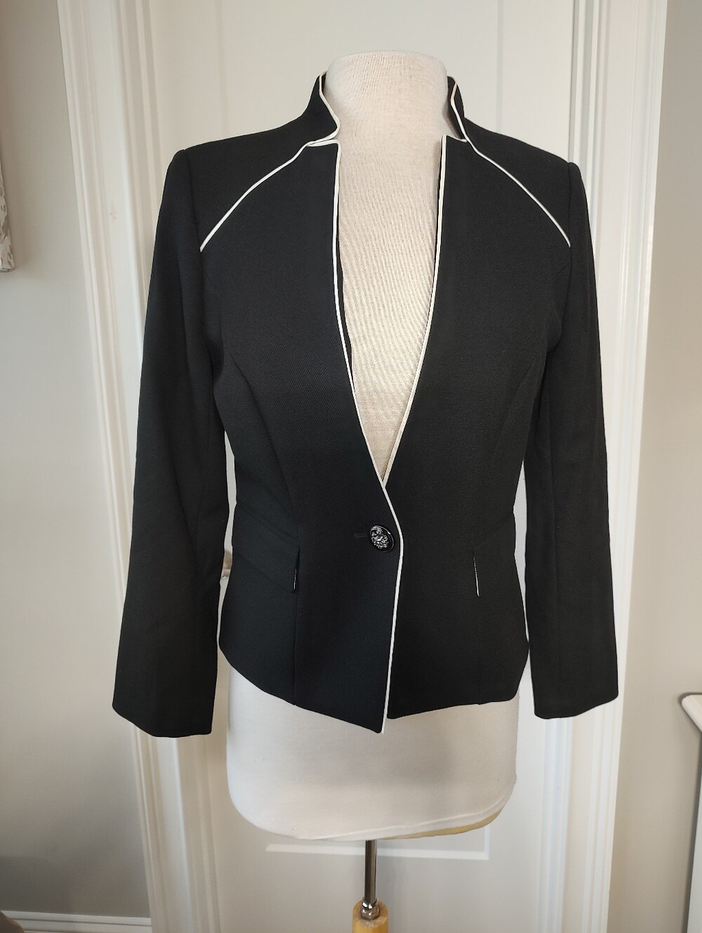 Talbots Black Blazer 8p with White Piping